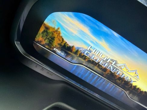 Used 2022 Chevrolet Suburban High Country AWD/4WD image 47