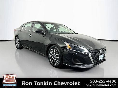 Used 2023 Nissan Altima 2.5 SV FWD image 1