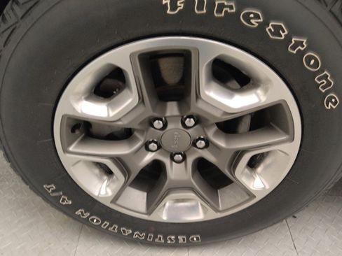 Used 2019 Jeep Cherokee Trailhawk image 31