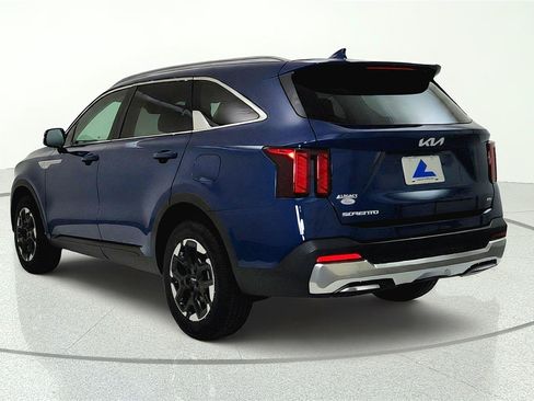 Used 2024 Kia Sorento S w/ Panoramic Sunroof Package AWD/4WD image 5