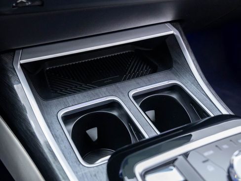 Certified 2023 BMW i7 xDrive60 w/ Executive Package 2 image 29