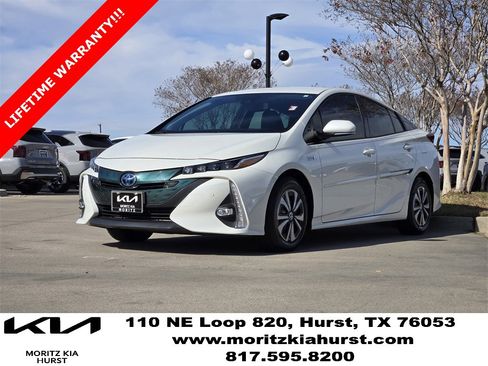 Used 2018 Toyota Prius Prime Premium image 2