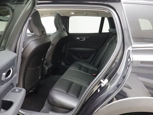 Used 2025 Volvo V60 B5 Cross Country Plus image 13