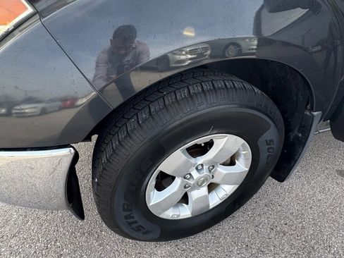 Used 2010 Nissan Frontier SE image 22