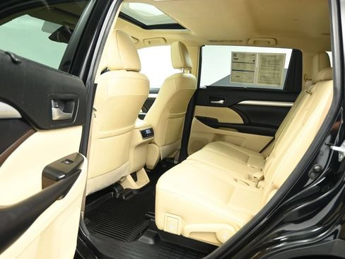 Used 2018 Toyota Highlander XLE AWD/4WD image 20