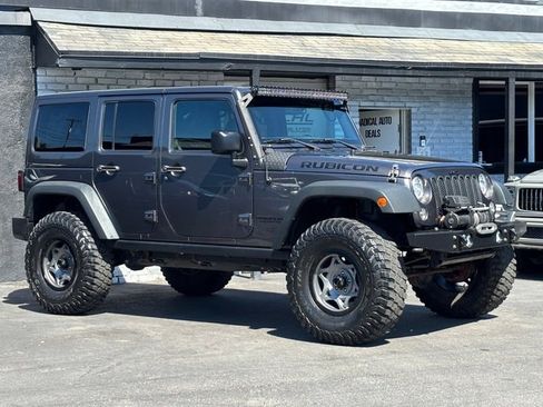 Used 2017 Jeep Wrangler Unlimited Rubicon w/ Connectivity Group image 7