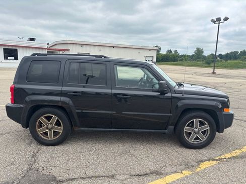 Used 2010 Jeep Patriot Sport AWD/4WD image 6