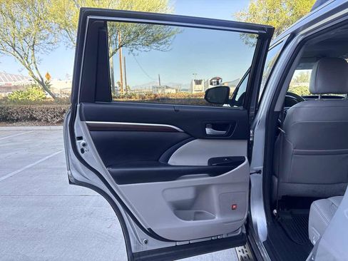 Used 2016 Toyota Highlander Limited AWD/4WD image 11