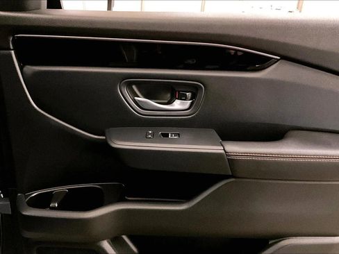 Used 2025 Honda Pilot TrailSport image 23