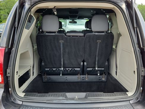Used 2020 Dodge Grand Caravan SXT FWD image 30