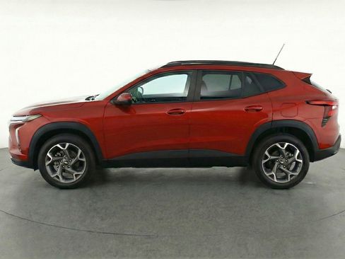 Used 2025 Chevrolet Trax LT image 3