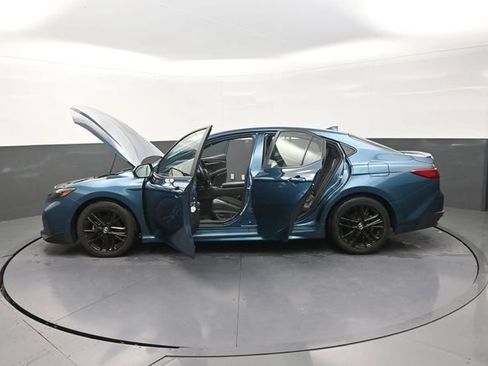 Used 2025 Toyota Camry SE FWD image 41