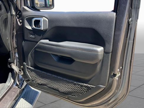Used 2020 Jeep Wrangler Unlimited Sahara w/ Uconnect 4C Nav & Sound Group AWD/4WD image 21