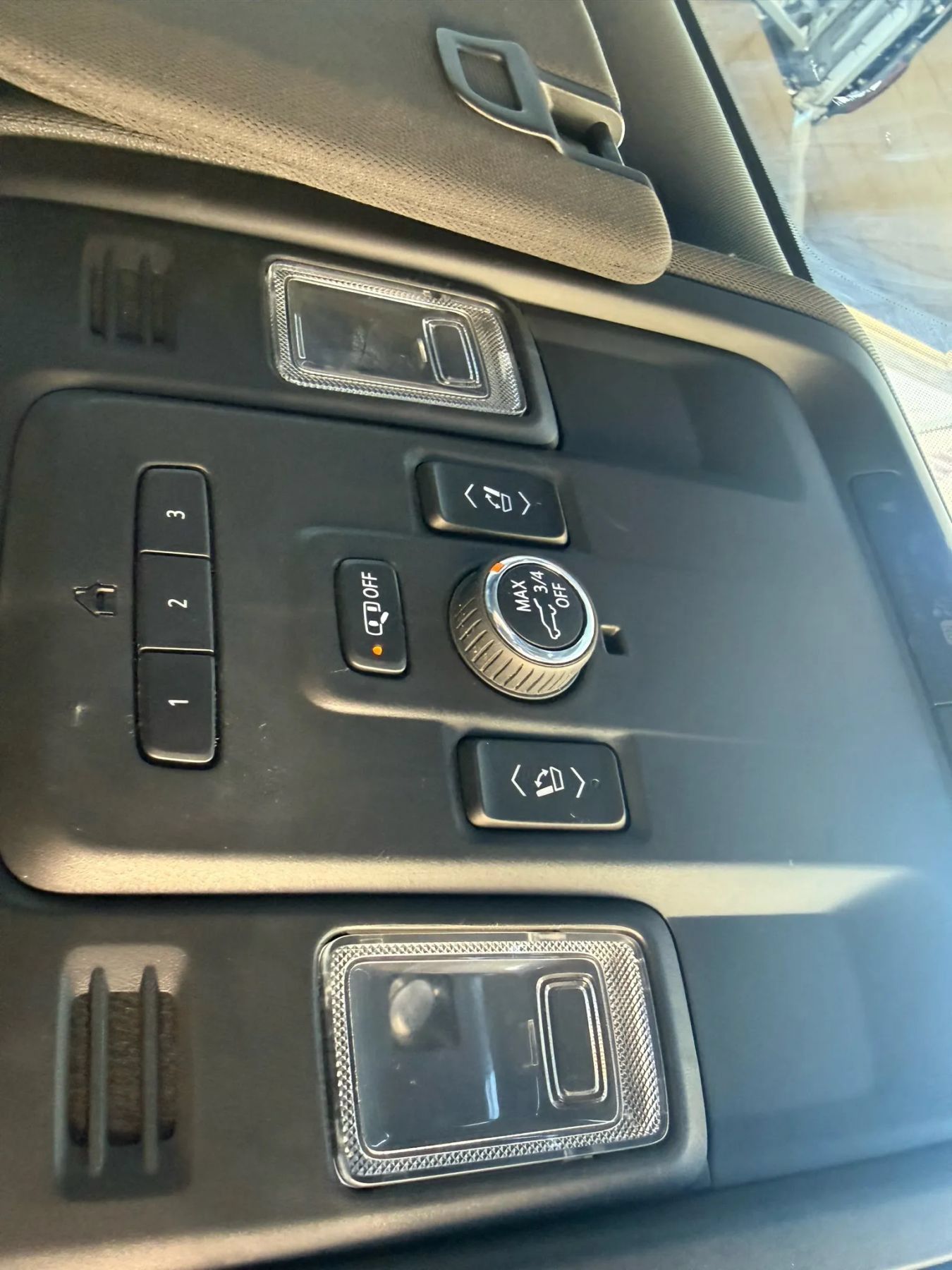 Used 2021 Chevrolet Tahoe Premier AWD/4WD image 32