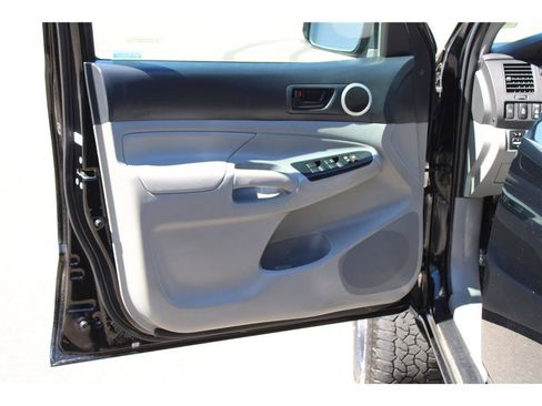 Used 2015 Toyota Tacoma 4x4 Double Cab w/ TRD Off-Road Package image 6