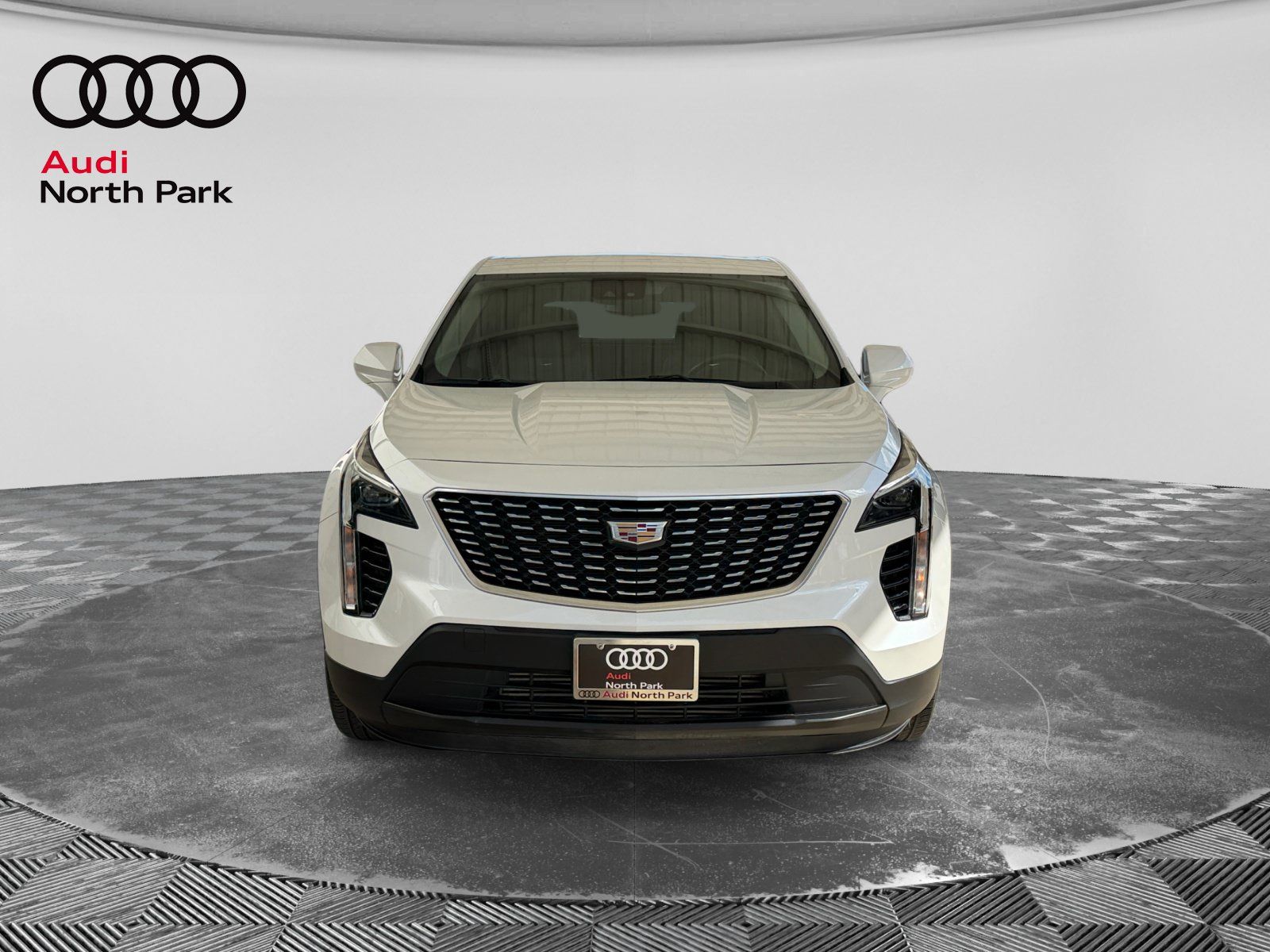 Used 2023 Cadillac XT4 Luxury w/ Cold Weather Package FWD image 8