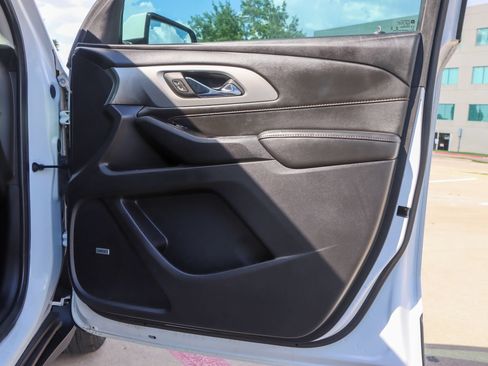 Used 2020 Chevrolet Traverse RS w/ LPO, Floor Liner Package FWD image 9