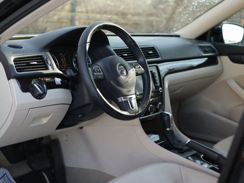 Used 2014 Volkswagen Passat TDI SEL Premium image 9