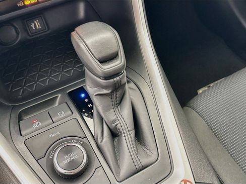 Used 2025 Toyota RAV4 LE AWD/4WD image 17