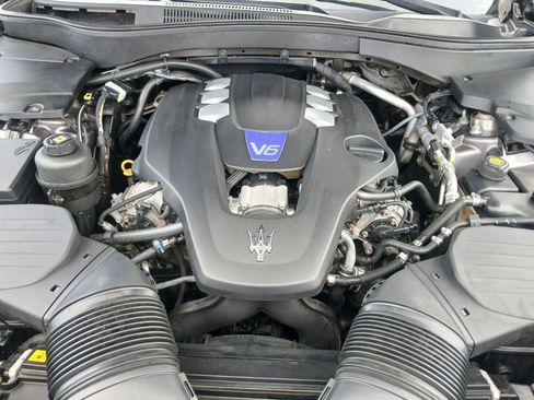 Used 2017 Maserati Levante S AWD/4WD image 22