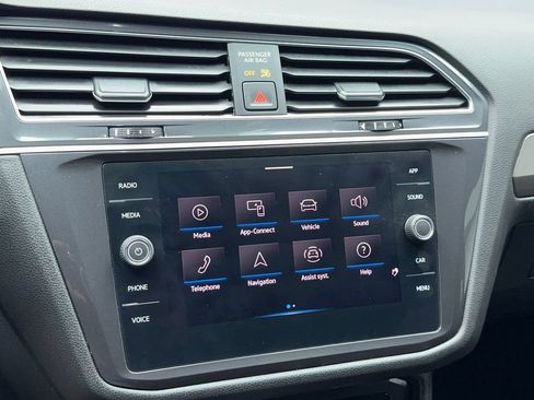 Used 2022 Volkswagen Tiguan SE R-Line FWD image 31