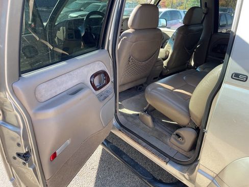 Used 1999 Chevrolet Suburban 2500 w/ Preferred Equipment Group 3 image 11