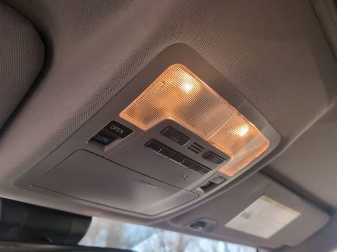 Used 2019 Toyota Highlander Limited image 27