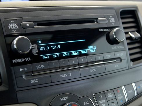 Used 2014 Toyota Sienna XLE image 24