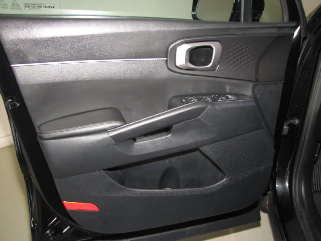 Used 2023 Kia Sorento LX FWD image 33