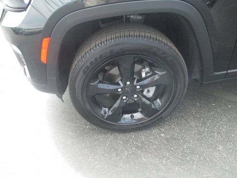 Used 2024 Jeep Grand Cherokee Altitude AWD/4WD image 15