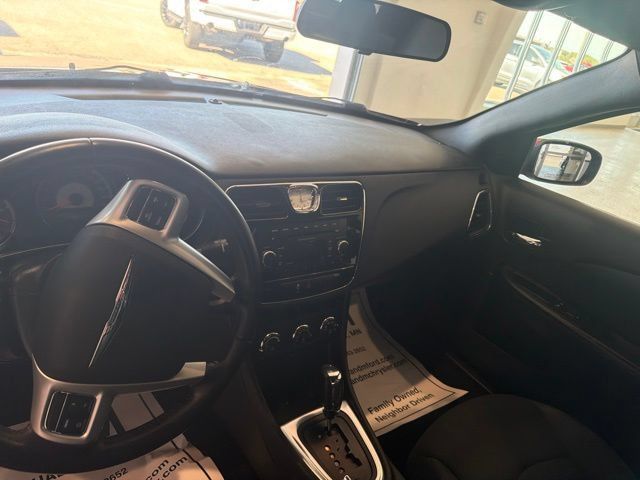 Used 2012 Chrysler 200 Touring FWD image 10