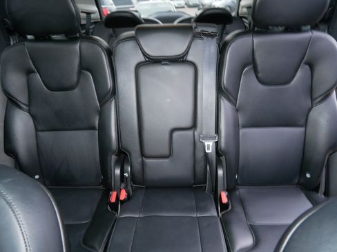 Used 2020 Volvo XC90 T5 Momentum image 13
