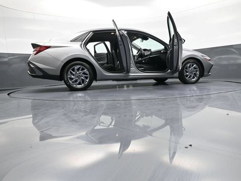 Certified 2024 Hyundai Elantra SEL FWD image 47