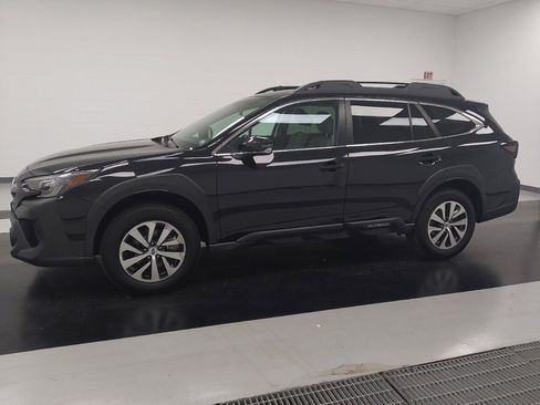 Used 2023 Subaru Outback Premium AWD/4WD image 2