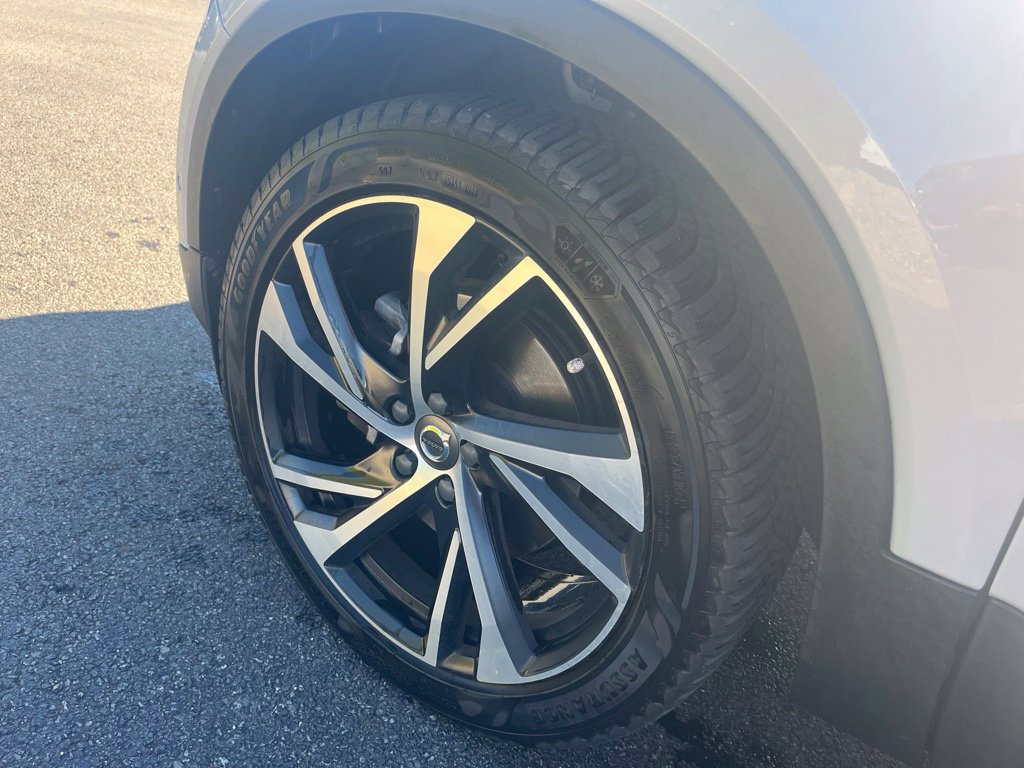 Used 2022 Volvo XC40 T5 R-Design w/ Advanced Package AWD/4WD image 9