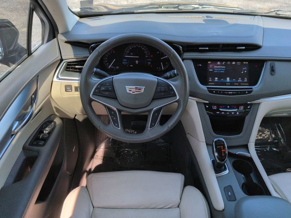 Used 2017 Cadillac XT5 Luxury w/ Driver Awareness Package FWD image 16
