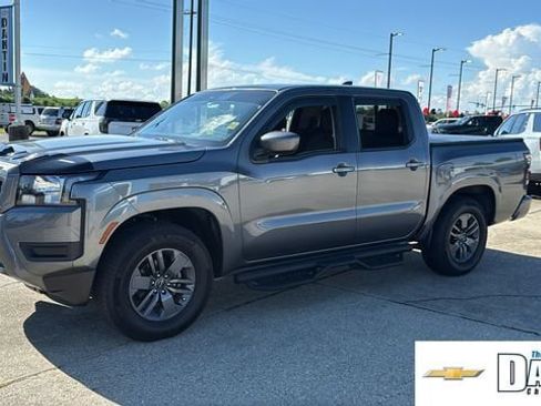 Used 2025 Nissan Frontier SV RWD image 3
