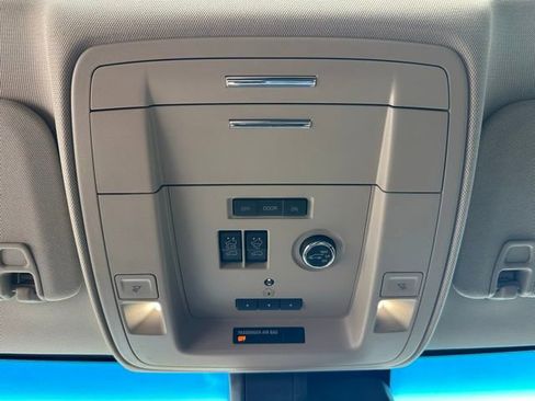 Used 2018 GMC Yukon SLT w/ Premium Edition image 29