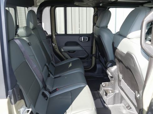 New 2025 Jeep Gladiator Mojave w/ Convenience Group image 25