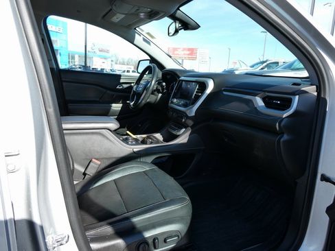 Used 2020 GMC Acadia SLT w/ Premium Package image 15