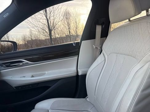 Used 2019 BMW ALPINA B7 xDrive AWD/4WD image 31