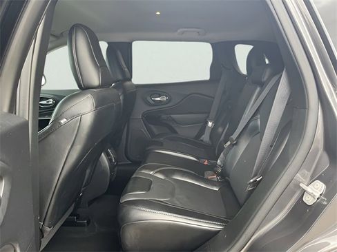 Used 2023 Jeep Cherokee Altitude Lux image 30