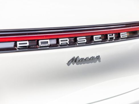 Certified 2023 Porsche Macan AWD/4WD image 27