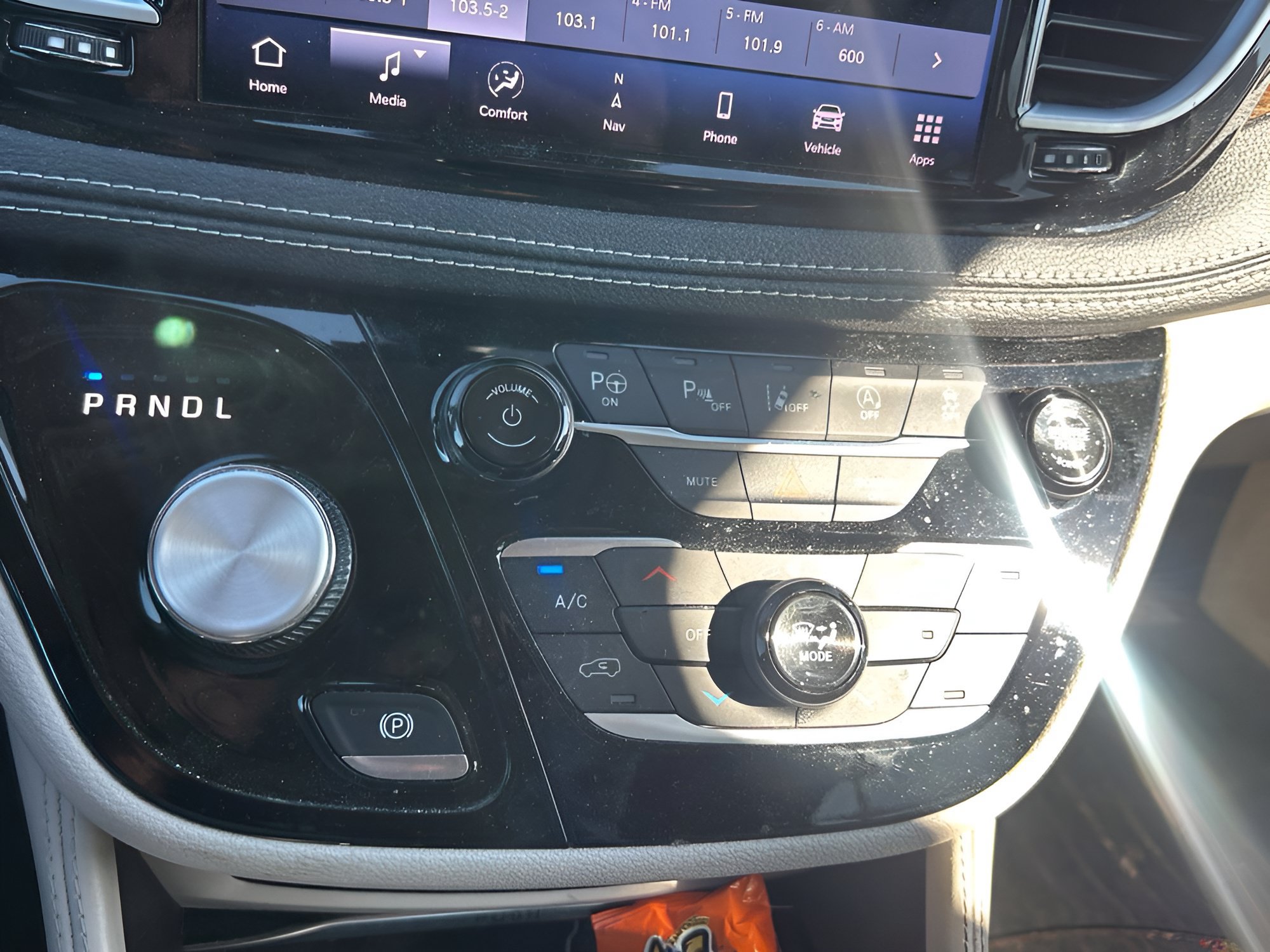 Used 2021 Chrysler Pacifica Limited w/ Uconnect Theater Family Group AWD/4WD image 28