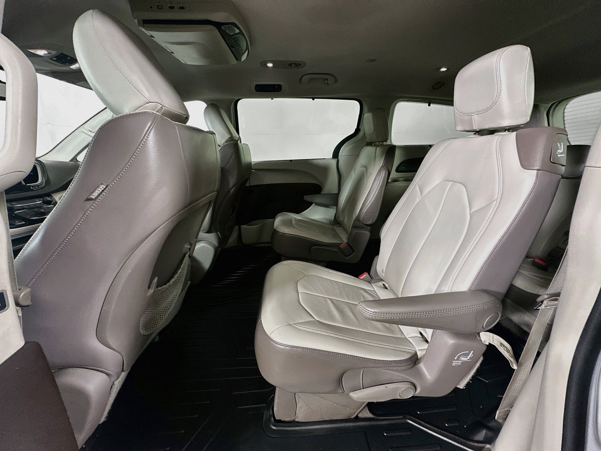 Used 2017 Chrysler Pacifica Touring-L w/ 13 Speaker Alpine Sound Group FWD image 26