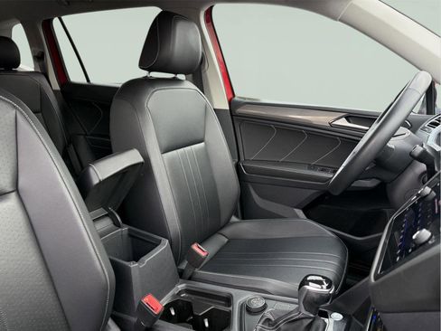 Used 2022 Volkswagen Tiguan SE image 25