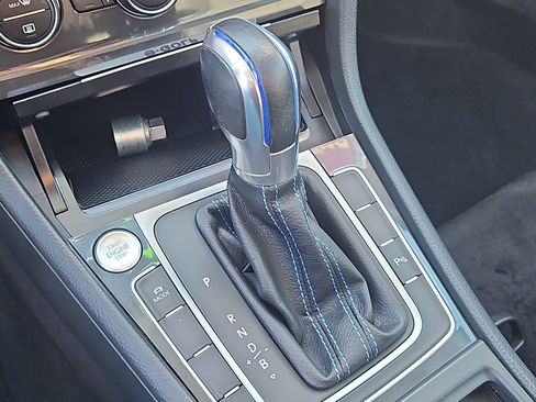 Used 2017 Volkswagen e-Golf SEL Premium image 19