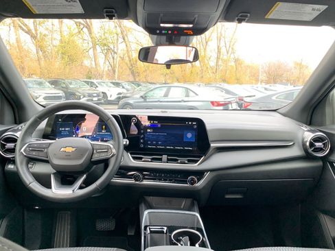 Used 2025 Chevrolet Equinox LT image 32