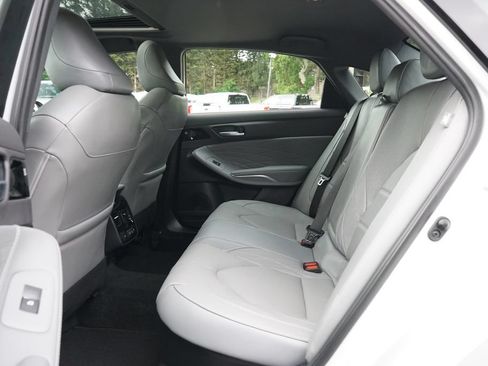 Used 2022 Toyota Avalon Limited w/ Advanced Safety Package FWD image 11