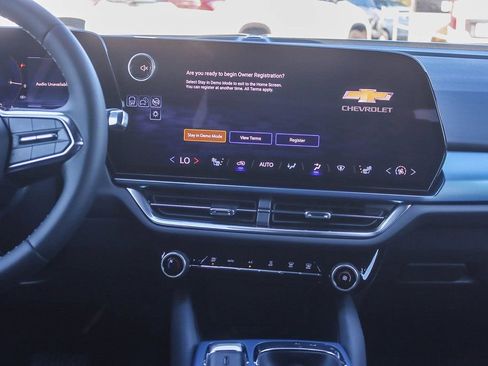 New 2026 Chevrolet Equinox EV LT image 12